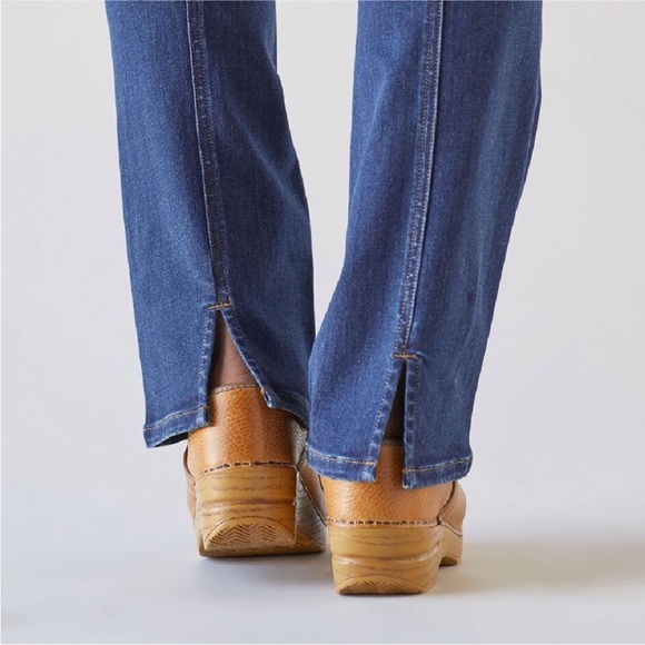 Duluth Trading Company Bootcut High Rise Jeans - Size 6 - Picture 6 of 7